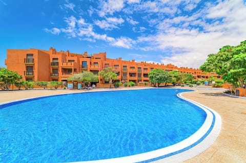 Sparkling Pool Oasis at La Tejita – Dive into Relaxation Under the Tenerife Sun