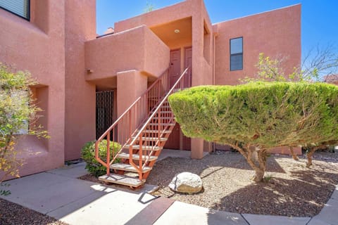 Welcome to your sunny desert retreat! Which offers privacy, mountain views, and easy access in a quiet, well-maintained community.
