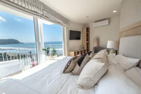 Deluxe Studio Suite, Balcony, Beach View | Free WiFi