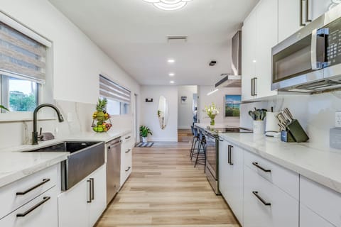 Luxury House, 4 Bedrooms, Private Pool, Garden View | Private kitchen | Coffee/tea maker, electric kettle, toaster, cleaning supplies