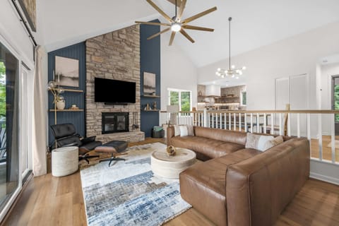 Welcome to the apartment of your dreams! Let our home be the base for a perfect Blowing Rock visit.