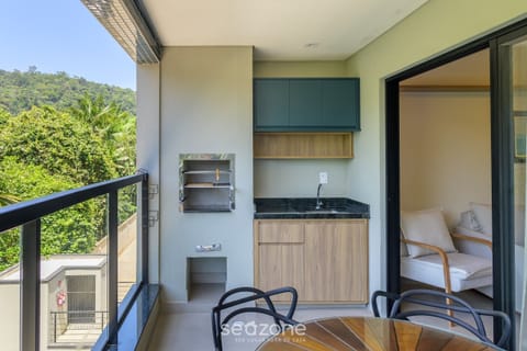 Basic Apartment | Outdoor dining
