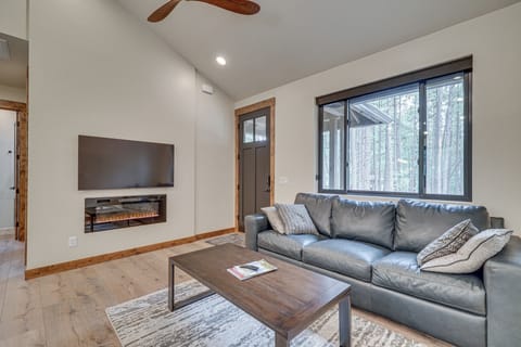 Pinetop Country Club | 2BR | 1BA | 575 Sq Ft | Stairs Required