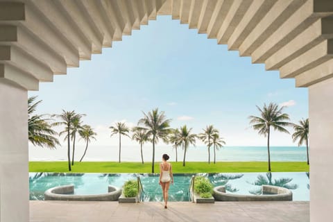 3 outdoor pools, free cabanas, pool umbrellas