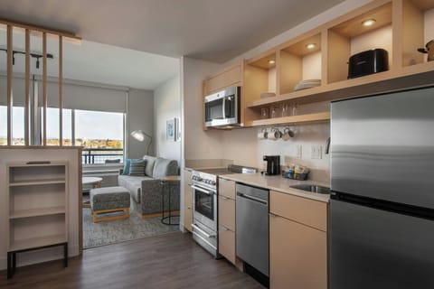 Suite, 1 Bedroom, Balcony, River View | Free WiFi