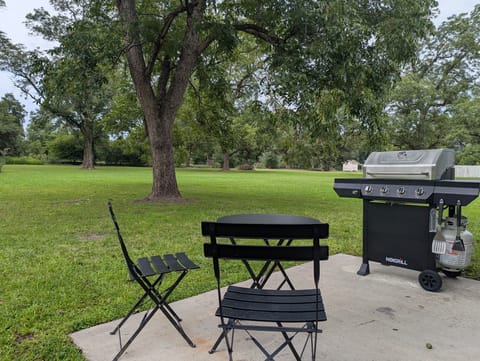 Leesburge Escape outdoor space with Grill and Patio