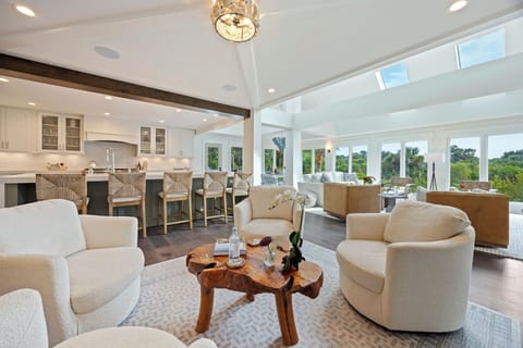 Sitting area with arm chairs