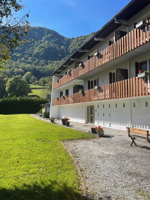 Front entrance of the building, with all balconies looking to the mountains