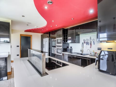 Kitchen | Sir A Wel, LLANNERCH-Y-MEDD