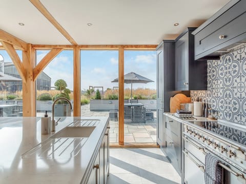 Open plan living space | Oakwood Barn, Ryther