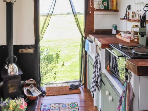 Interior | Glan Tywyn Shepherds Hut, Bryngwran Nr Rhosneigr