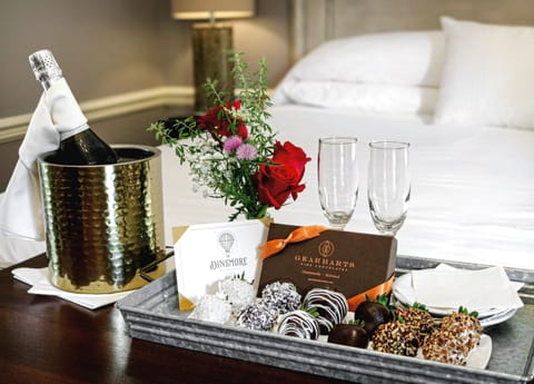 Room, Private Bathroom (6 - Virginia) | Champagne service