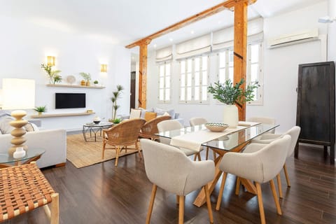 Apartment (3 Bedrooms) | In-room dining