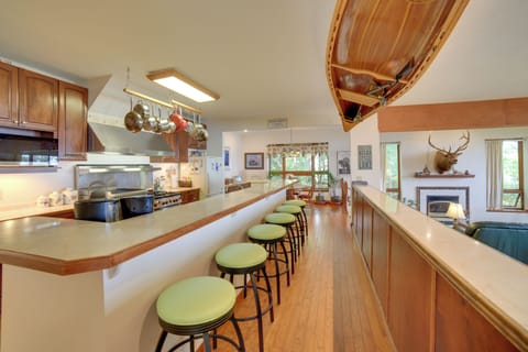 House (5 Bedrooms) | Interior