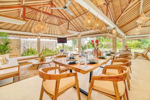 A space that turns meals into memories — natural textures and calm rhythm