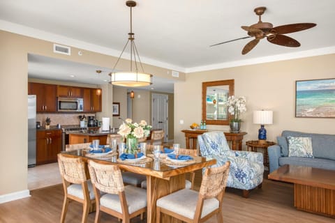 Chic island dining and kitchen space, perfect for gathering together. HKH-515