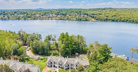 Unbeatable location just steps from the lake