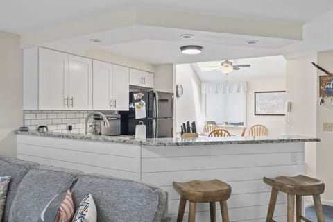 Start your mornings at the cozy breakfast bar or cook together as a group.