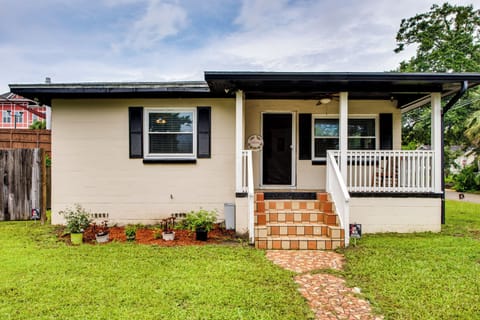 Tallahassee Vacation Rental | 3BR | 2BA | Stairs Required | 1,300 Sq Ft