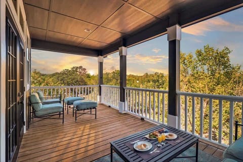 Main House Master Bedroom Veranda Retreat: Enjoy enchanting sunset views with breakfast al fresco on your private deck!