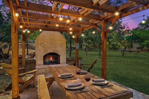 Outdoor Dining Oasis: Gather around the fire pit under twinkling lights for unforgettable evenings!