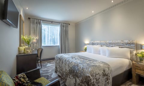 Superior Double Room | Hypo-allergenic bedding, desk, blackout drapes, iron/ironing board