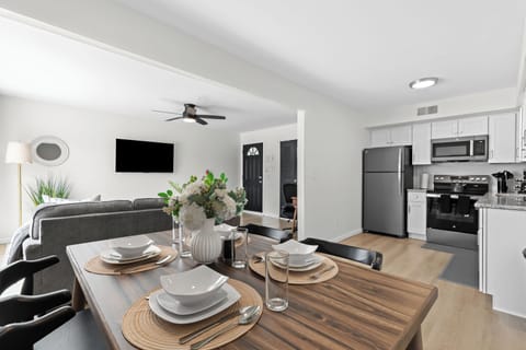 Seamless connection between dining and lounge areas for easy entertaining.
