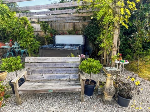 Hot tub | Rosehill, Truro