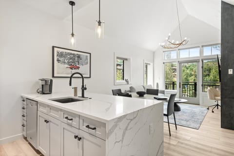 Kitchen & Dining Room