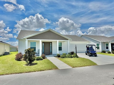 Tropic Tides Cottage with Golf Cart