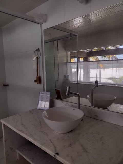 Deluxe Studio Suite, Sea View | Bathroom | Shower, towels