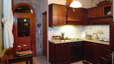 Microwave, coffee/tea maker, electric kettle, toaster