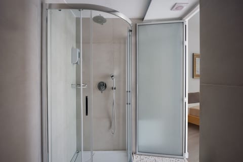 Apartment | Bathroom | Hair dryer, towels, soap, toilet paper