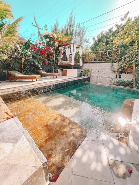 10 outdoor pools, open 9:30 AM to 9:30 PM, sun loungers