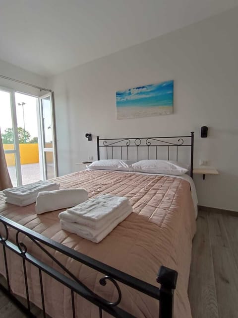 Family Double Room, Garden View | Desk, blackout drapes, soundproofing, iron/ironing board