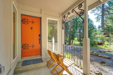 Klamath Falls Vacation Rental | Studio | 1BA | 502 Sq Ft | Stairs Required
