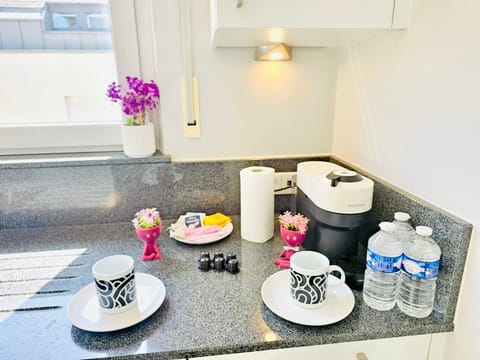 Stovetop, dishwasher, cookware/dishes/utensils, paper towels