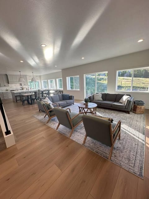 f6c8387c-2b34-4776-b809-008c1c069782