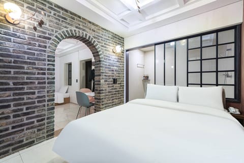 Suite | Soundproofing, free WiFi