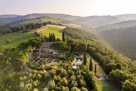 Amenities, Animals, Balcony / Terrace / Patio, Building Exterior, Facilities, Main Entrance, Outdoor, Pool, Room Detail, Spring, Summer