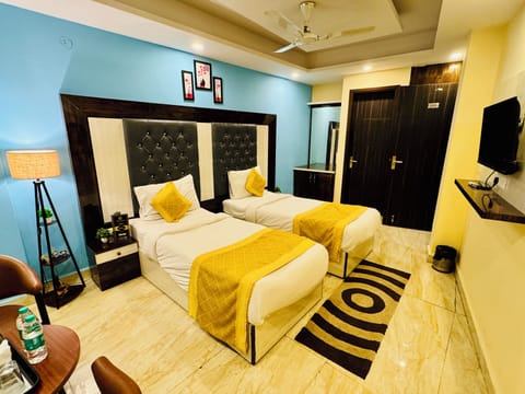 Family Suite, Accessible Bathtub, Air conditioning | In-room safe, desk, laptop workspace, soundproofing