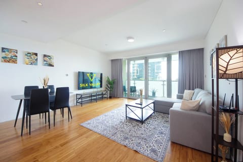 Apartment, City View | Living area