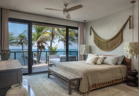 Bedroom 1: King-size bed + ocean views