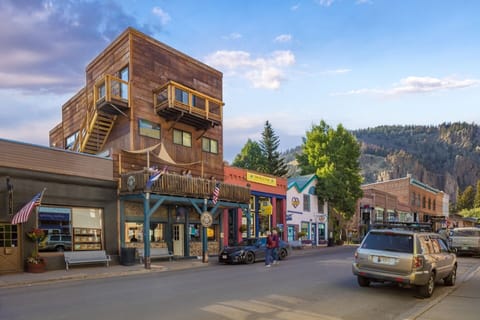 Walk to galleries, shops, restaurants, and the Creede Repertory Theatre