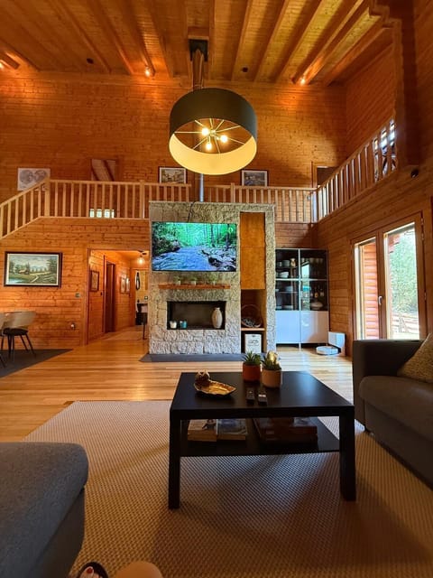 44-inch flat-screen TV with cable channels, fireplace