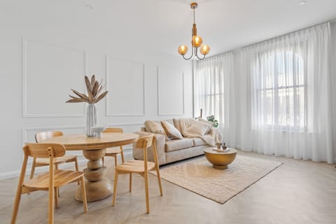 Lounge / Dining