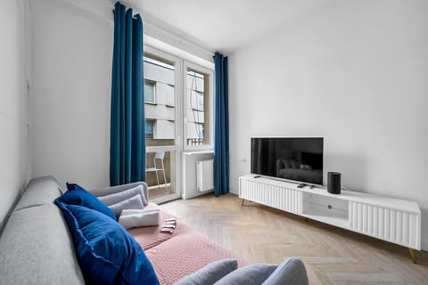 Smart TV with streaming services | RENTUJEMY.COM