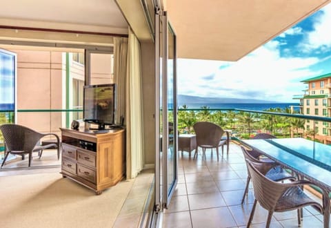 Wrap around balcony with open pano doors make for the perfect vacation spot HKK-513