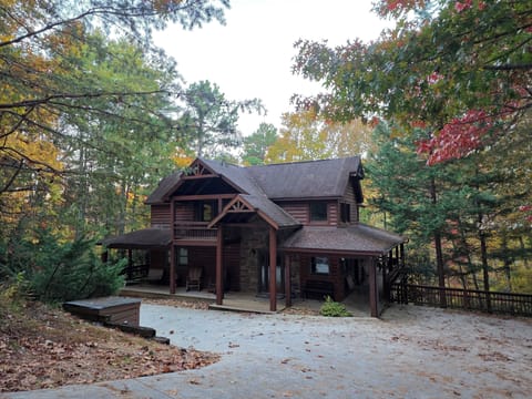 This cabin is close to everything yet tranquil. 