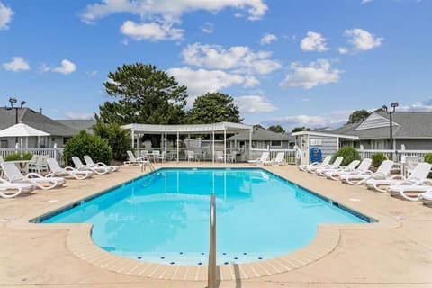 The community pool, open 9am - 9pm!